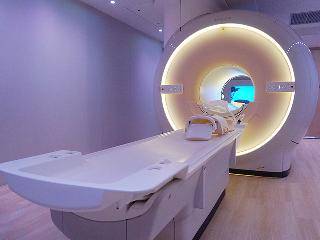 3.0テスラMRIによる脳ドック(頭部MRI/MRA+頸部MRA)11